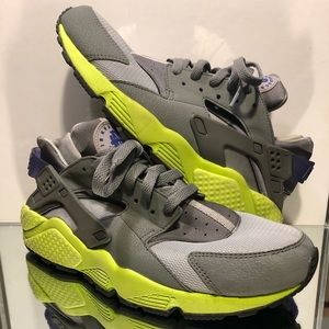 NikeAir Huarache size 9. Excellent condition 10/10